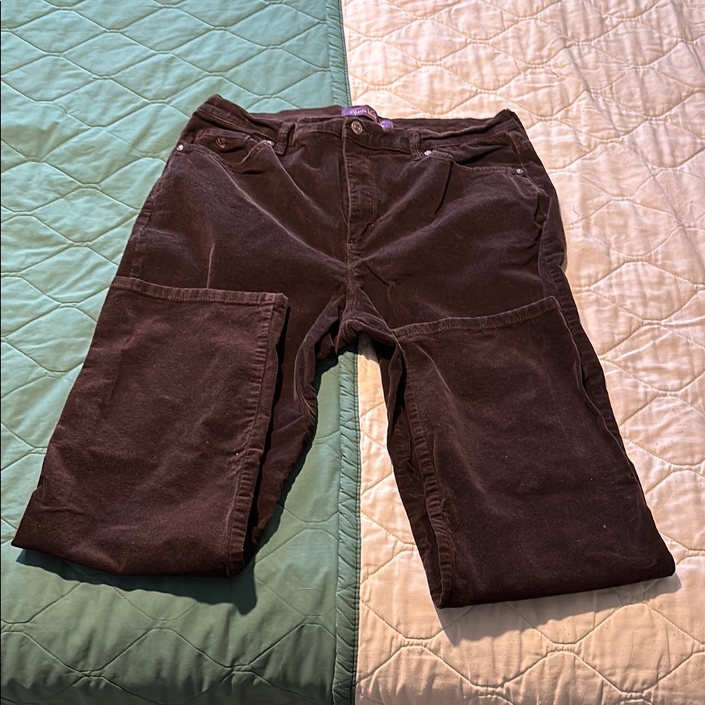 Gloria Vanderbilt Brown Corduroy Pants. Inseam 29 in, waist 18in. Stretchy pants